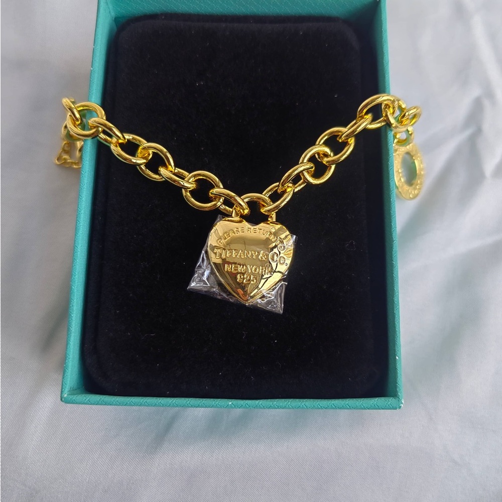 Gold Chain Bracelet with Heart Pendant
